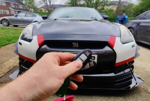 The main dealer was not able to program the new key for the 2009 Nissan Skyline GTR.
Problem solved